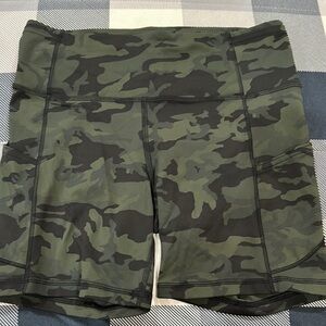 lululemon athletica gator green incognito Camo Fast & Free Shorts
